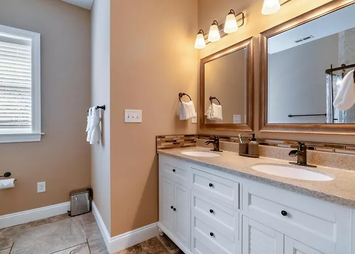 4 Bedroom Luxe In Brewery District Сasa de vacaciones