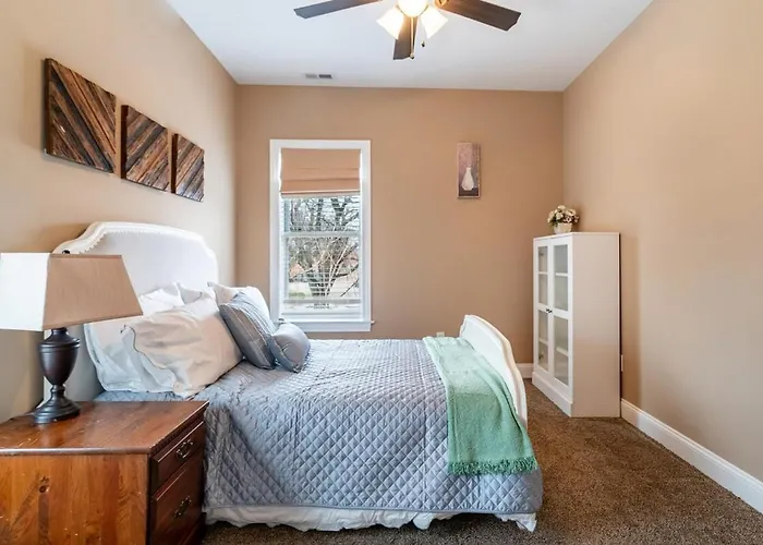 4 Bedroom Luxe In Brewery District Сasa de vacaciones