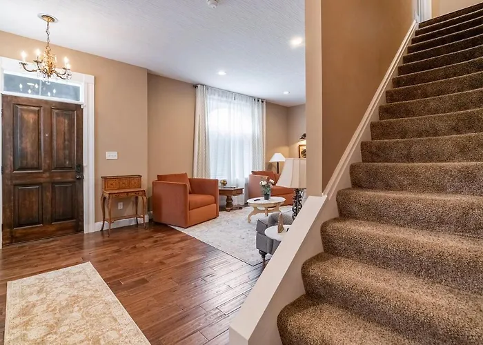 4 Bedroom Luxe In Brewery District Сasa de vacaciones