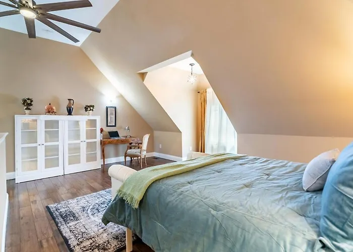 Сasa de vacaciones 4 Bedroom Luxe In Brewery District