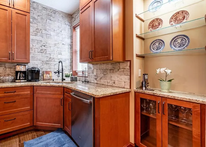 4 Bedroom Luxe In Brewery District Сasa de vacaciones *