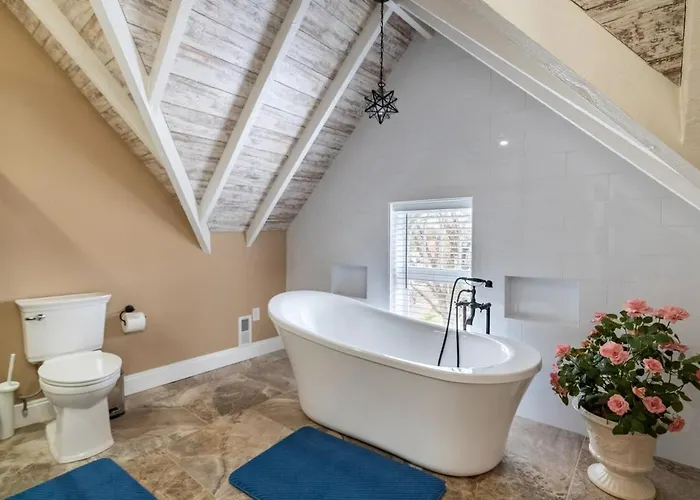 4 Bedroom Luxe In Brewery District *