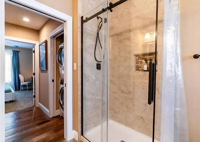4 Bedroom Luxe In Brewery District Сasa de vacaciones *
