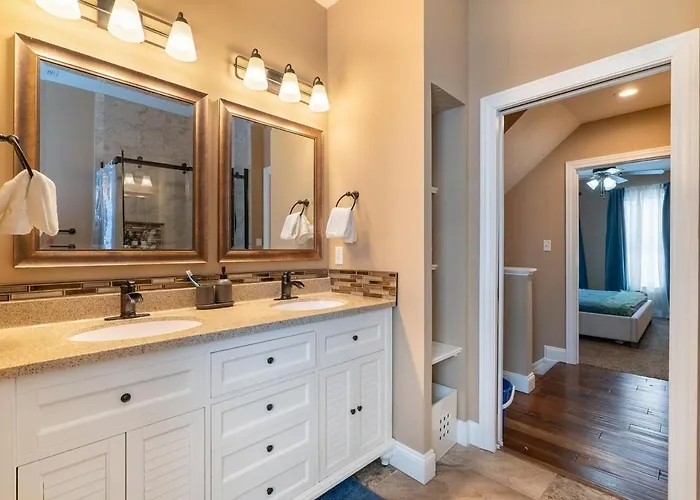 Сasa de vacaciones 4 Bedroom Luxe In Brewery District *