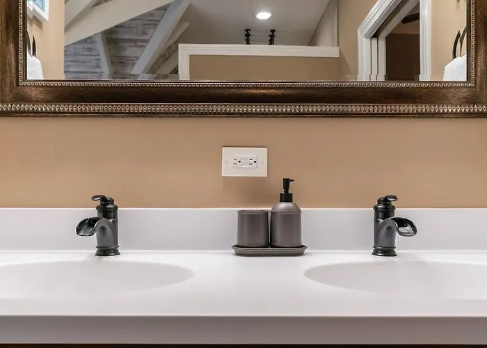4 Bedroom Luxe In Brewery District Сasa de vacaciones Columbus