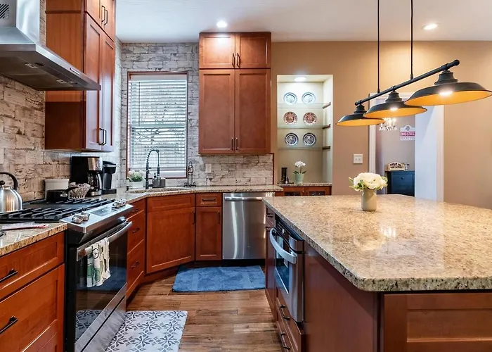 4 Bedroom Luxe In Brewery District *